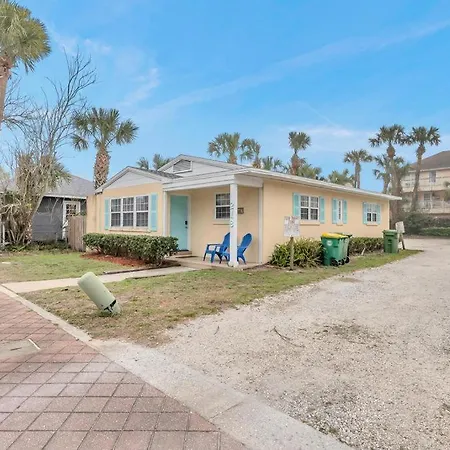 Beachside Cottage Home - Short Walk To The Beach